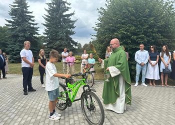 W  Ciążeniu ksiądz poświęcił rowery