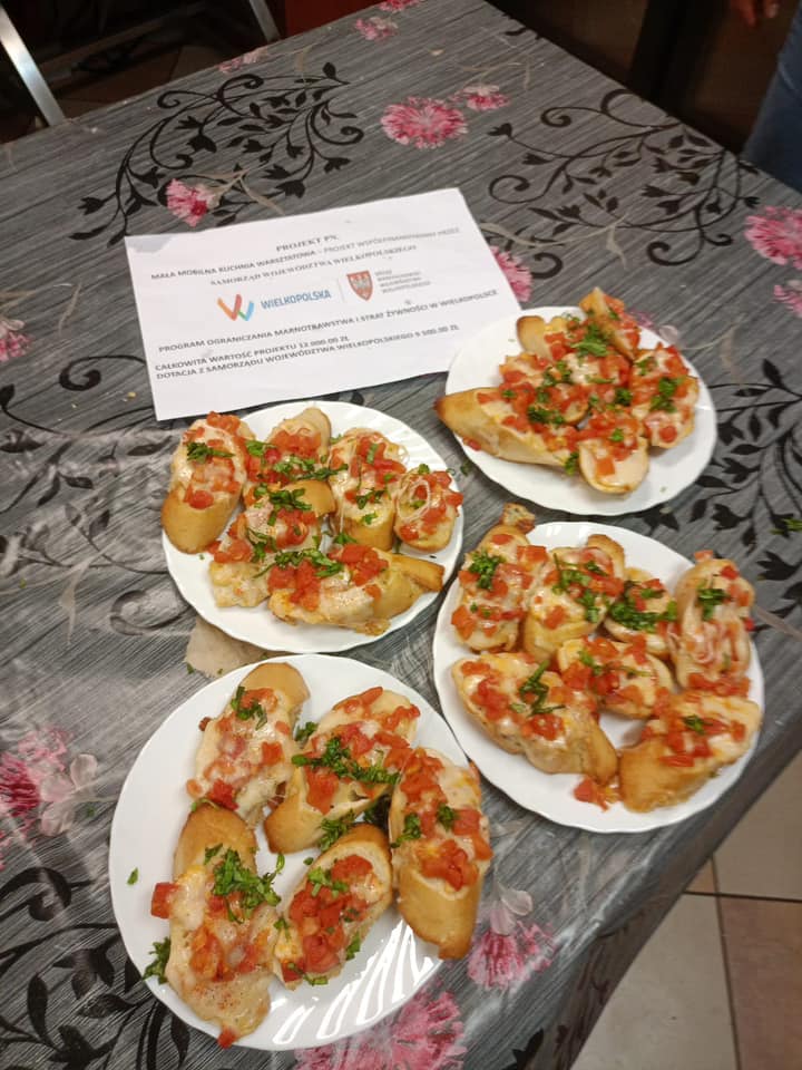 Mała Mobilna Kuchnia dla Ratynia