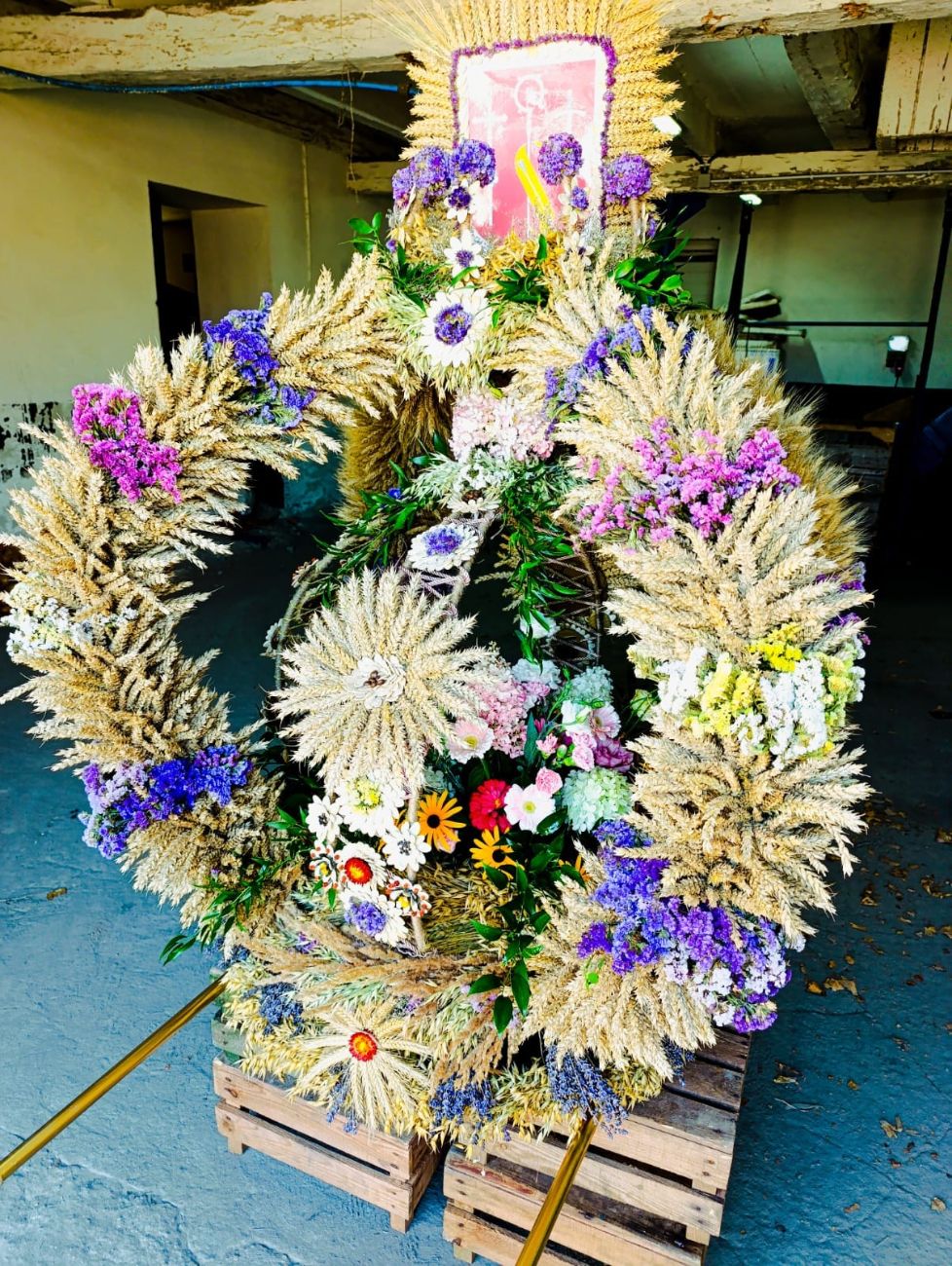 Radość w KGW. Ich dożynkowy wieniec robił wrażenie