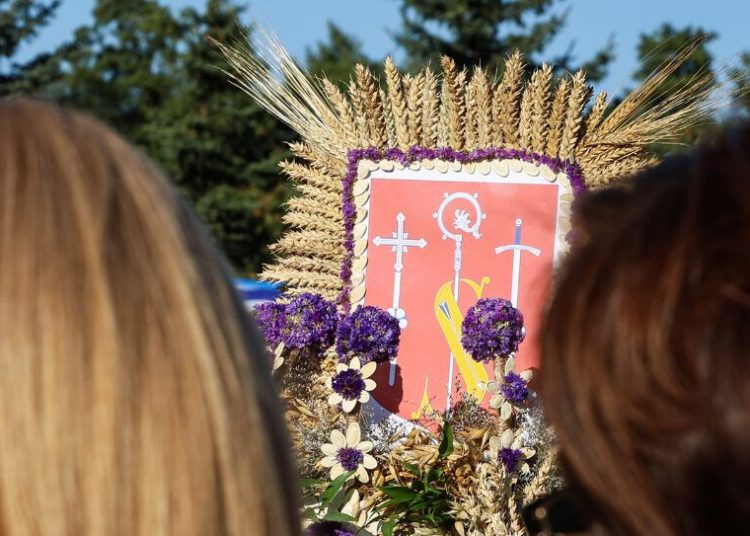Radość w KGW. Ich dożynkowy wieniec robił wrażenie