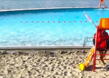 Wyszedł z basenu i stracił przytomność. Był duży problem z wezwaniem pomocy