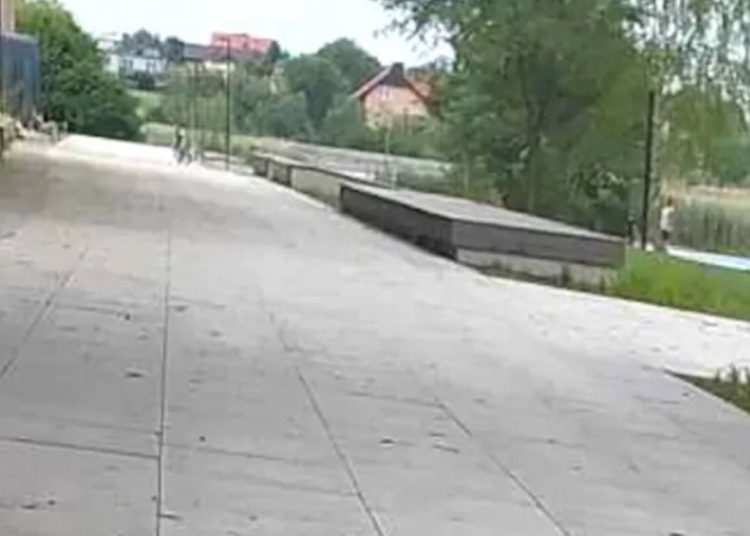 Był problem z wezwaniem pomocy na promenadę. Miasto interweniuje