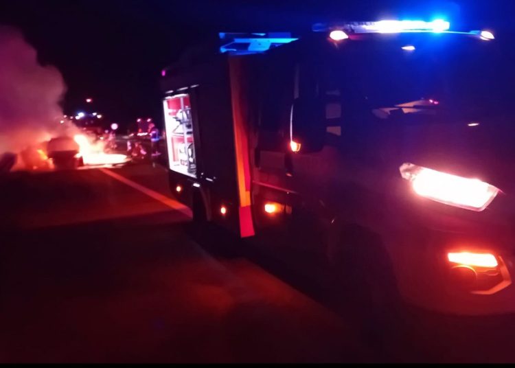 Samochód  spłonął na autostradzie