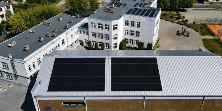 Chcieli ograniczyć koszty. Zainstalowali panele fotowoltaiczne