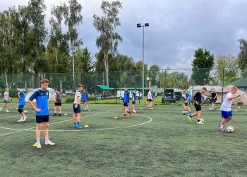 Akumulatory ładują na obozie