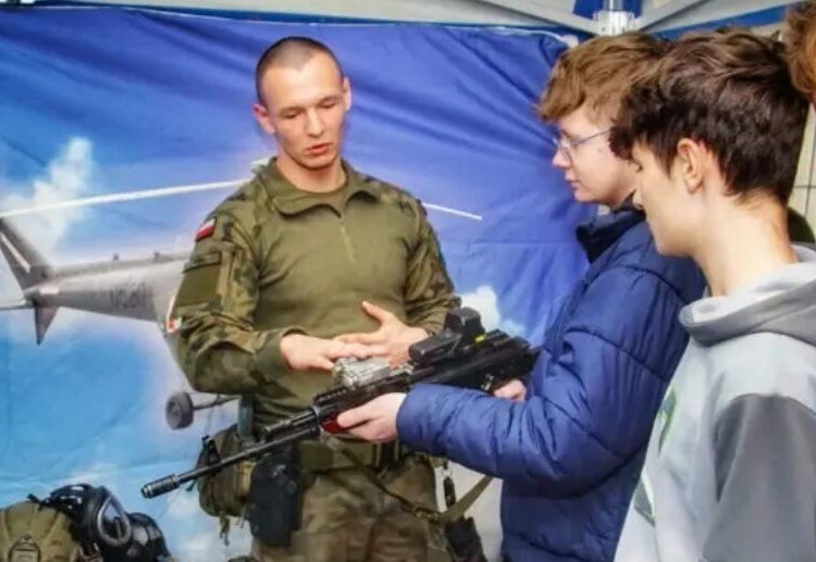 Młodzi nie są zainteresowani wojskiem. Brak chętnych w słupeckim ogólniaku