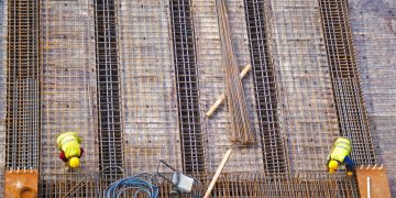 Siatki bezpieczeństwa jako nieodłączny element prac na wysokości. Sprawdź, co warto o nich wiedzieć