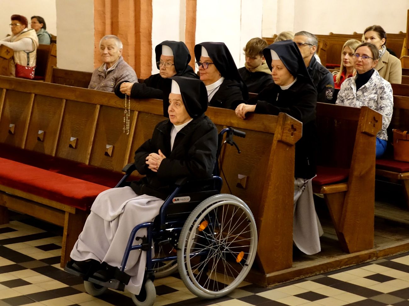 Wzruszające pożegnanie w Wawrzyńcu. Dziękowali siostrze Kordii