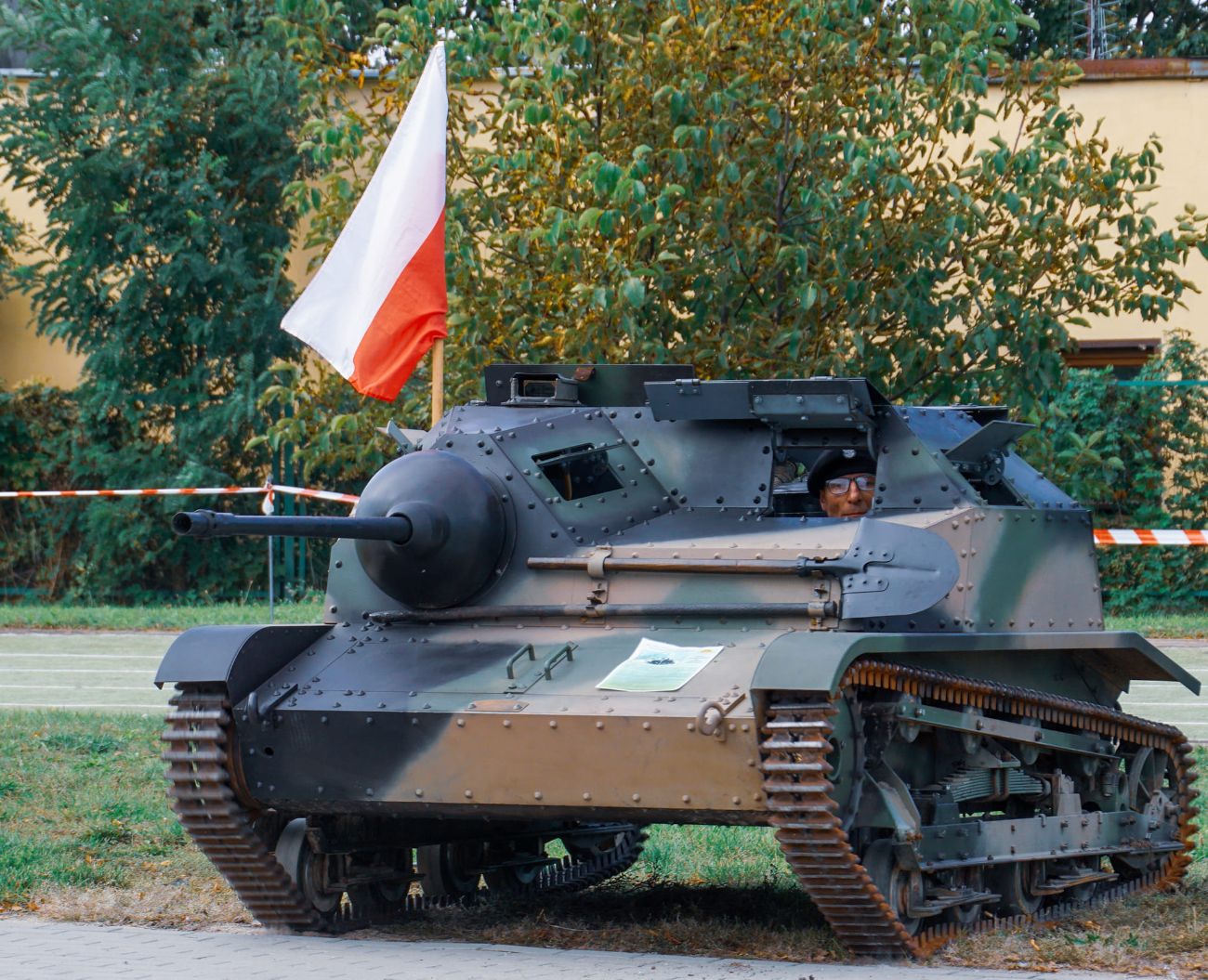 Poznali historię tankietki. Niezwykła lekcja w słupeckiej szkole