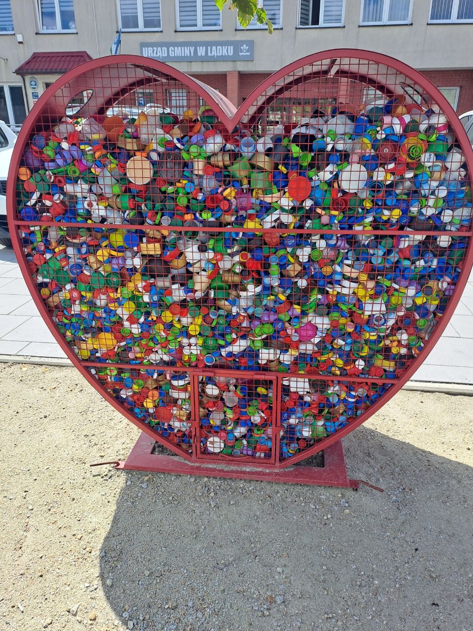 W Lądku napełnili kolejne serduszko