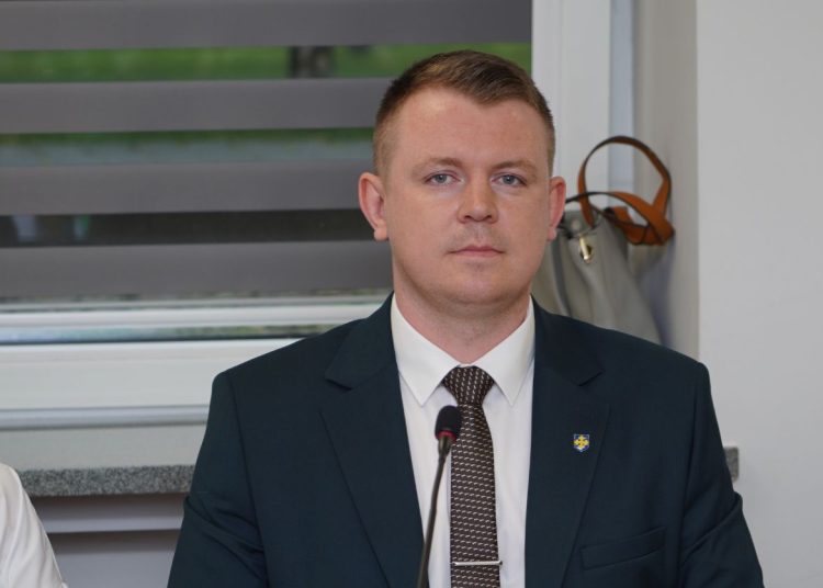 „To główny temat, o którym ciągle słyszę”. Radny pyta o światłowód w Słupcy