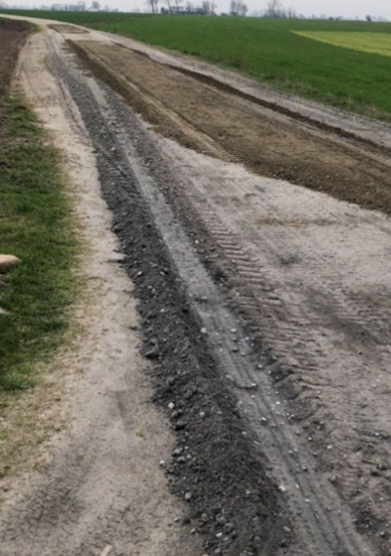 „Cały czas borykam się z fatalnym stanem drogi”. Co na to wójt?