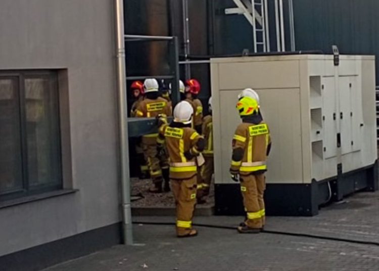 Poranna akcja strażaków. Pożar w zakładzie