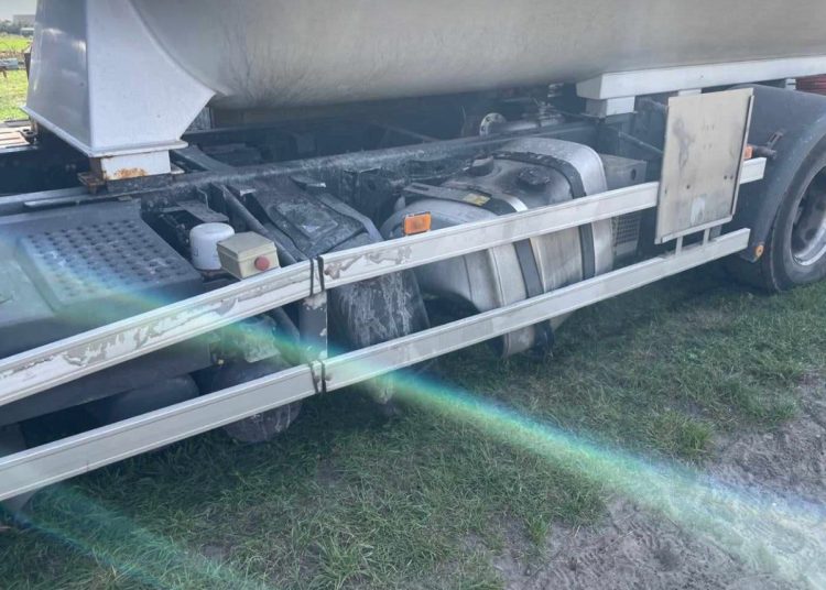 Ciężarówka na torach. Pojawił się poważny problem