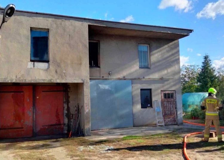 Zapalił się budynek gospodarczy