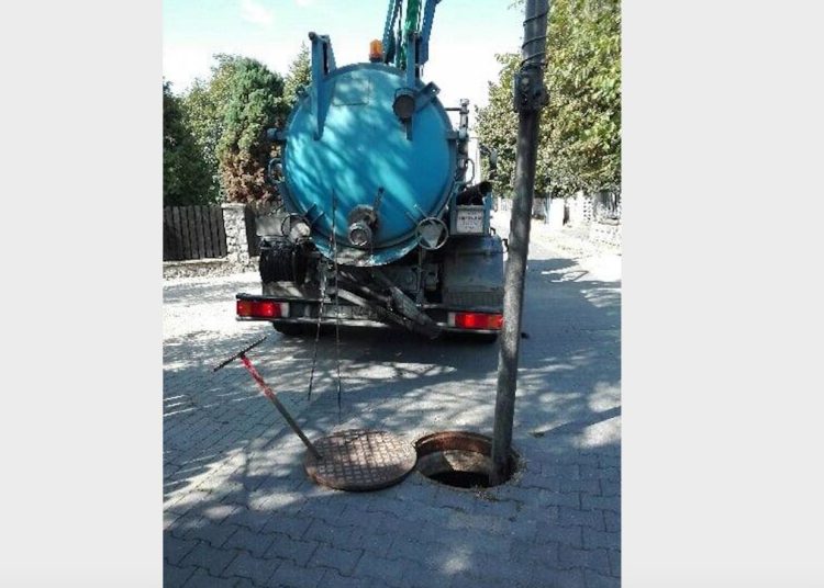 Nie uwierzysz, co znaleźli w sieci kanalizacyjnej. Kto to wrzucił?