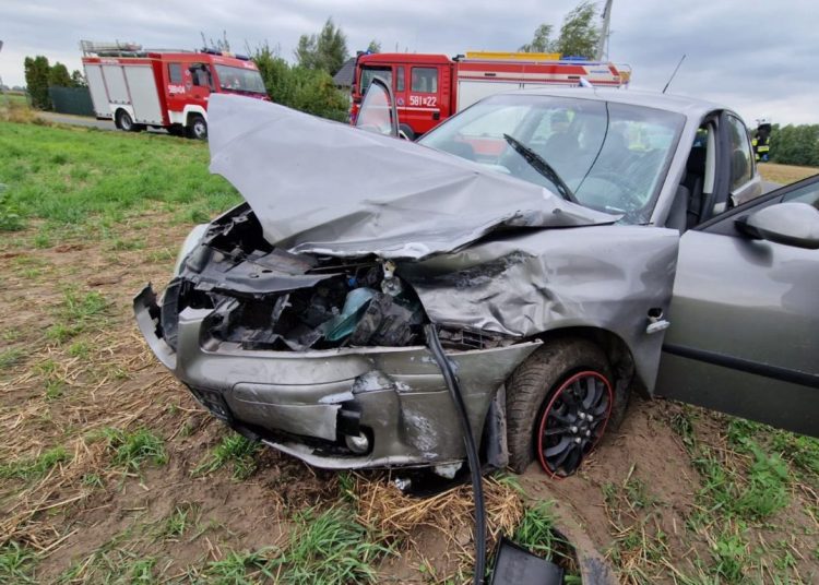 Groźnie w Marcewku. Zderzyły się dwa auta