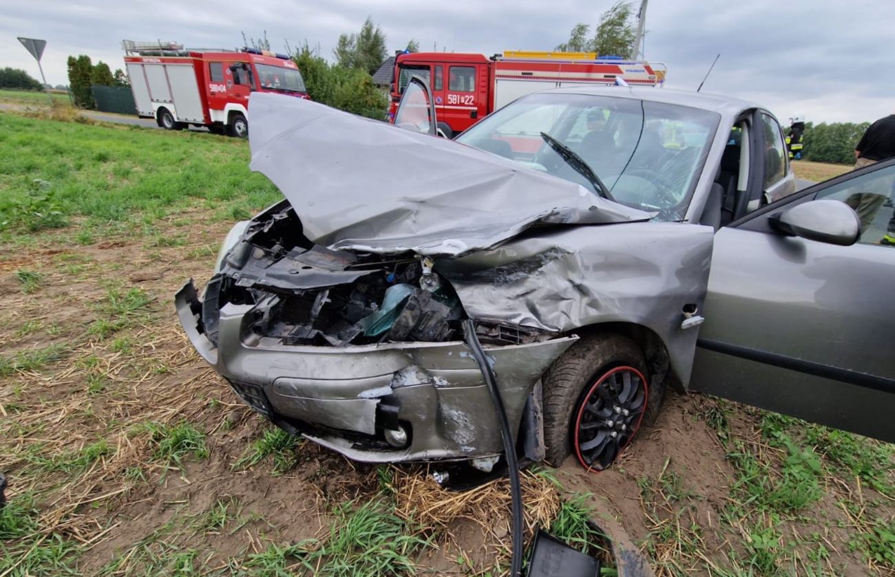 Groźnie w Marcewku. Zderzyły się dwa auta