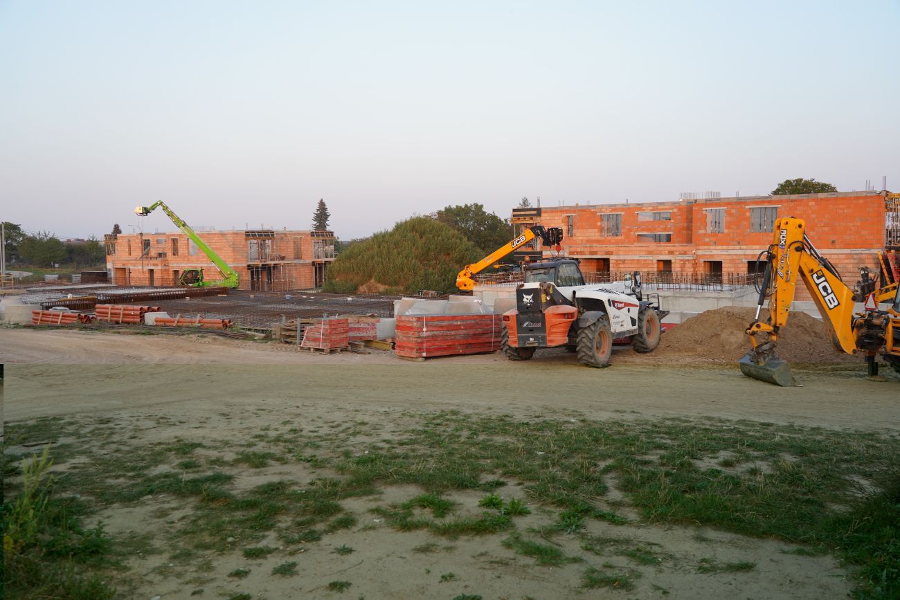 Budują trzy bloki. Dużo mieszkań jeszcze wolnych