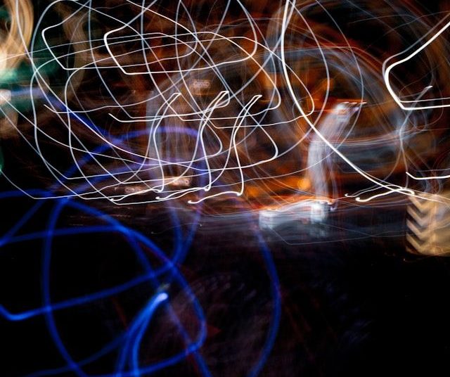 Czym są i jaką funkcję pełnią zabezpieczenia przeciwprzepięciowe?