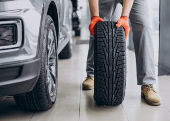 Kiedy kupić opony zimowe? Lepiej nie czekać z tym na ostatnią chwilę