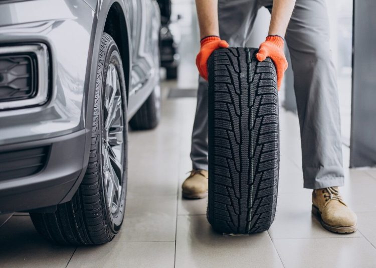 Kiedy kupić opony zimowe? Lepiej nie czekać z tym na ostatnią chwilę