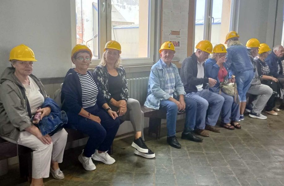 Seniorzy w trasie. Zwiedzili kopalnię soli