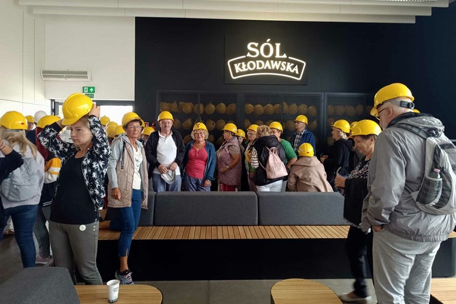Seniorzy w trasie. Zwiedzili kopalnię soli