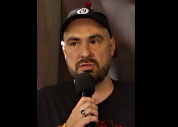 Napisał Ślepnąc od świateł, współtworzył Belfra. Wkrótce odwiedzi Słupcę