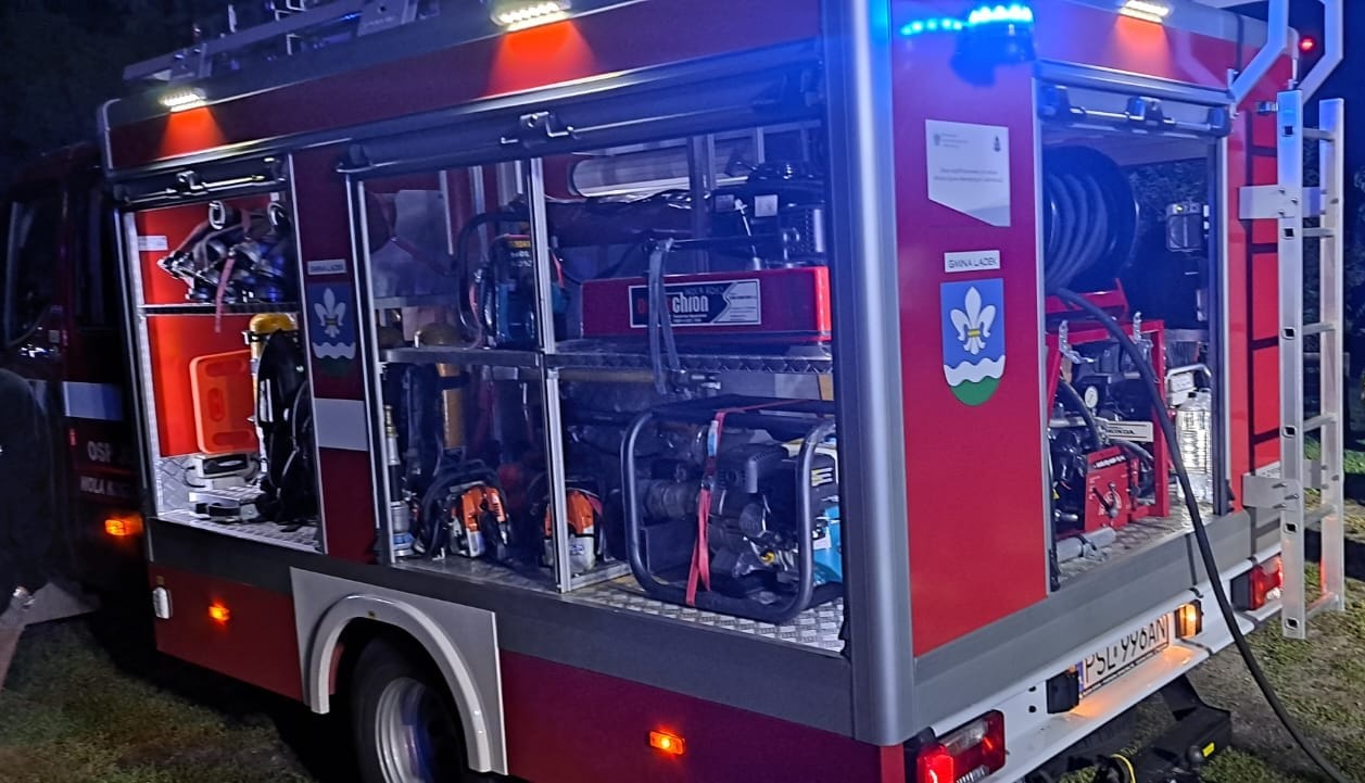 Druhowie z Woli budują garaż