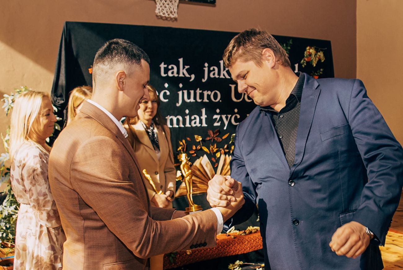 Starosta wręczył nauczycielom nagrody. Zobacz, kto został wyróżniony