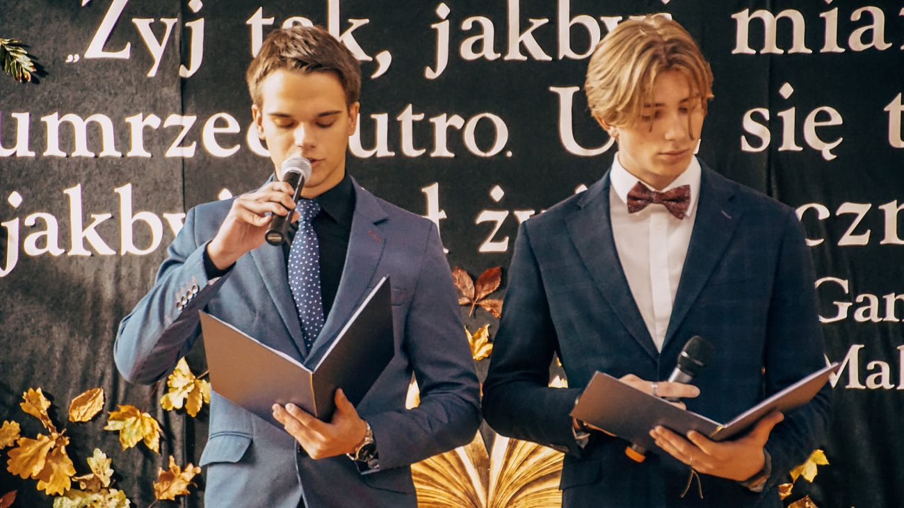 Starosta wręczył nauczycielom nagrody. Zobacz, kto został wyróżniony