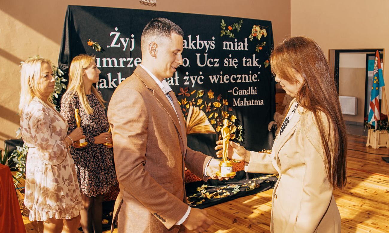 Starosta wręczył nauczycielom nagrody. Zobacz, kto został wyróżniony