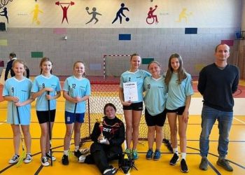 Unihokejowe złoto dziewcząt z Lądku