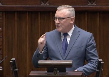 Ostro atakuje PiS. „Trzeba to jasno powiedzieć”