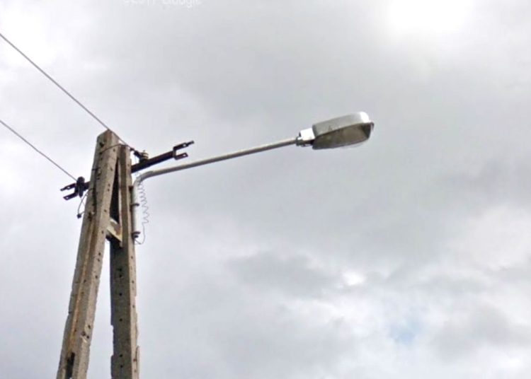 „Już dawno jest widno, a lampy świecą”