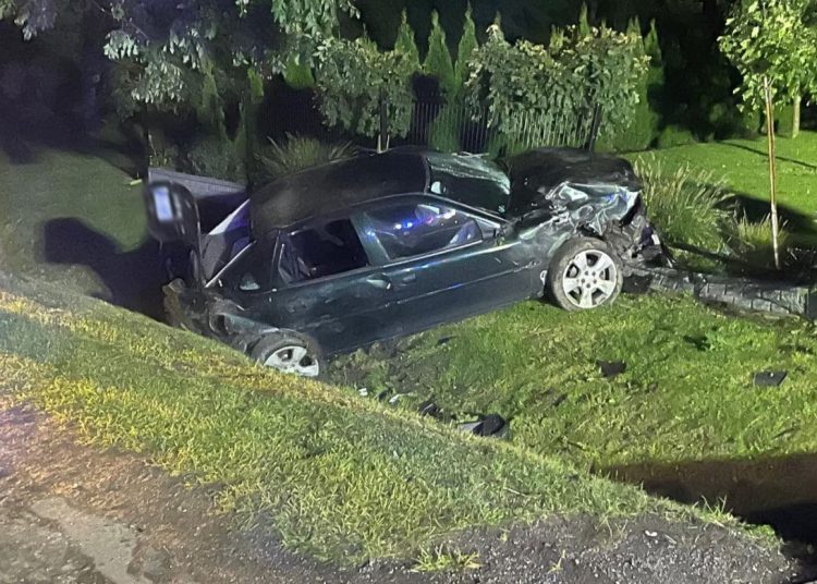 Wypadł z drogi. W ciężkim stanie trafił do szpitala