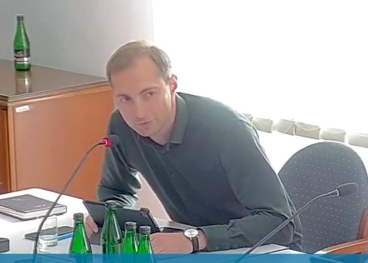 Radny pyta o główną księgową szpitala. Jak długo będzie wykonywać pracę zdalną?