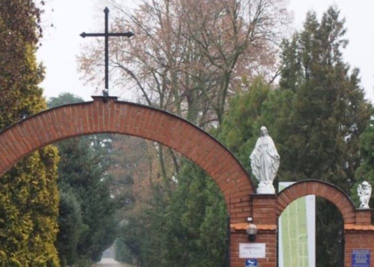 Wszystkich Świętych. O której msze na cmentarzu?