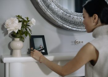 Do jakich wnętrz będzie pasować drewniana ramka na zdjęcia? Stylowy przegląd