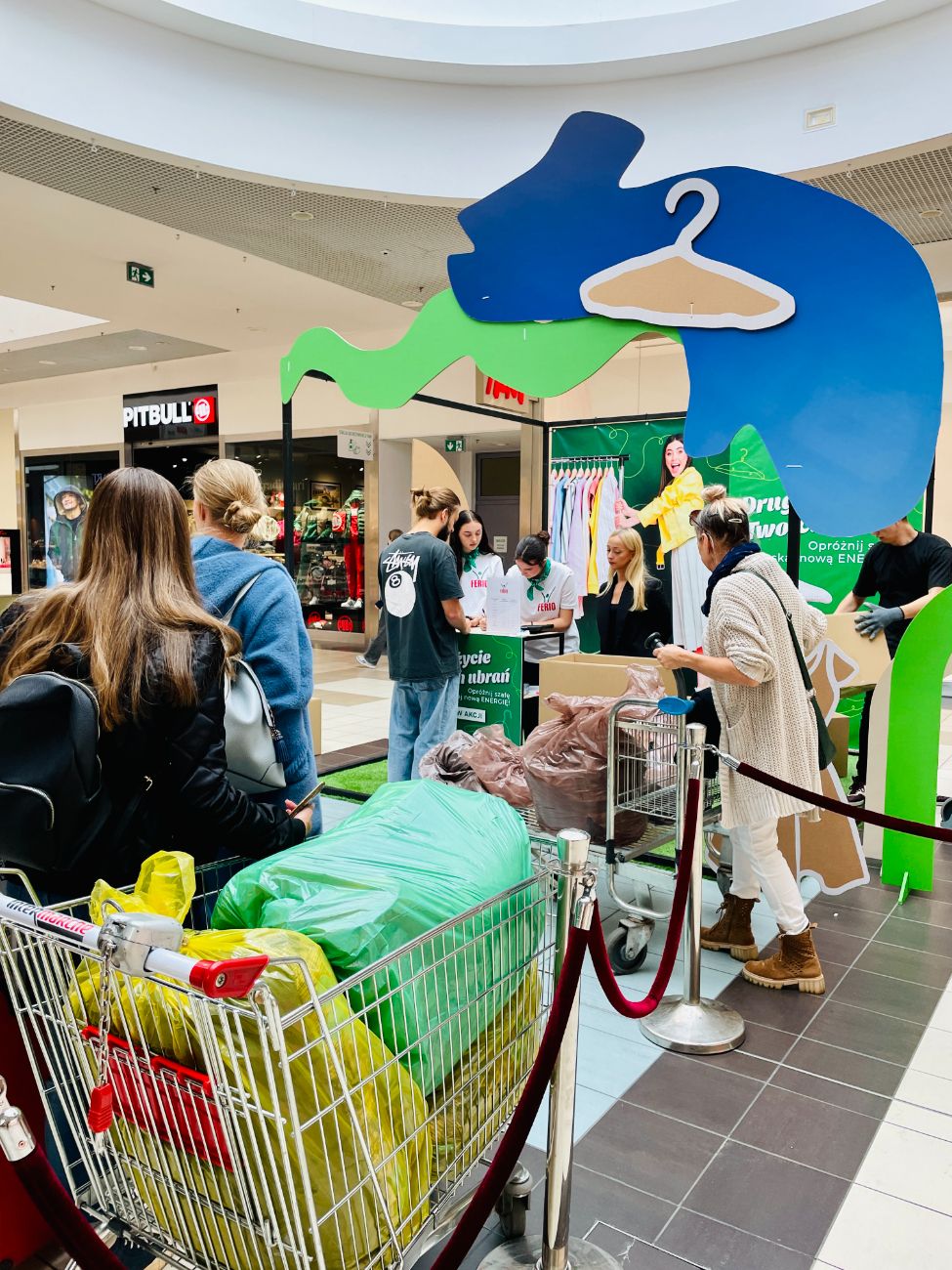 Niemalże 5 ton tekstyliów udało się zebrać w ramach ekologicznej akcji w Ferio Konin! Wynik jest imponujący.