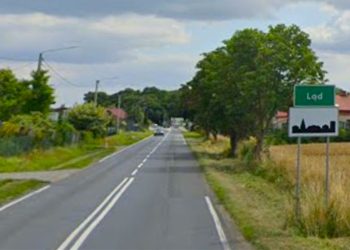 Trzeba wykupić grunty pod chodnik? Wójt: nie było o tym żadnej mowy