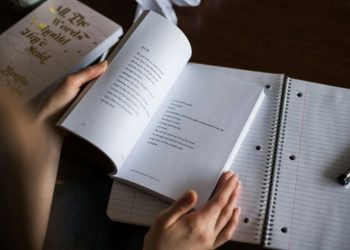 Jak uczyć się angielskiego w samochodzie – podcasty, audiobooki i inne metody