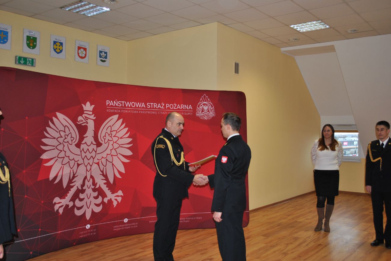 Strażackie awanse w słupeckiej komendzie