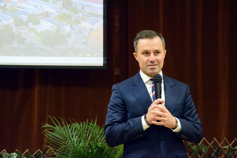 Radna chwali wójta. „Był super ubrany”