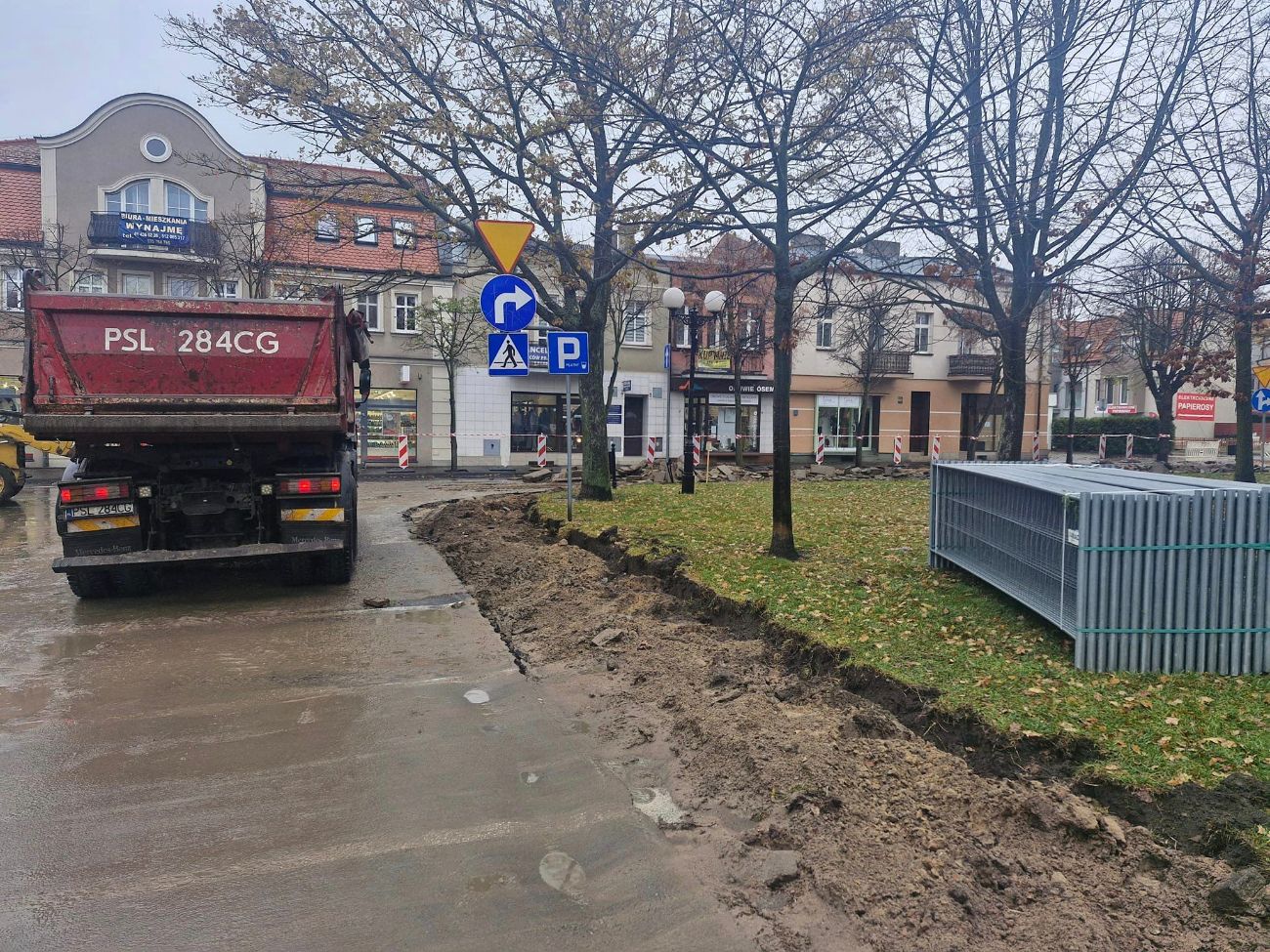 Ciężki sprzęt wjechał na rynek. Co teraz będą robić?