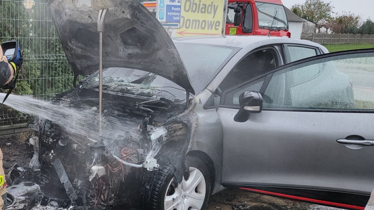 Pożar w Piotrowicach. Zapalił się samochód