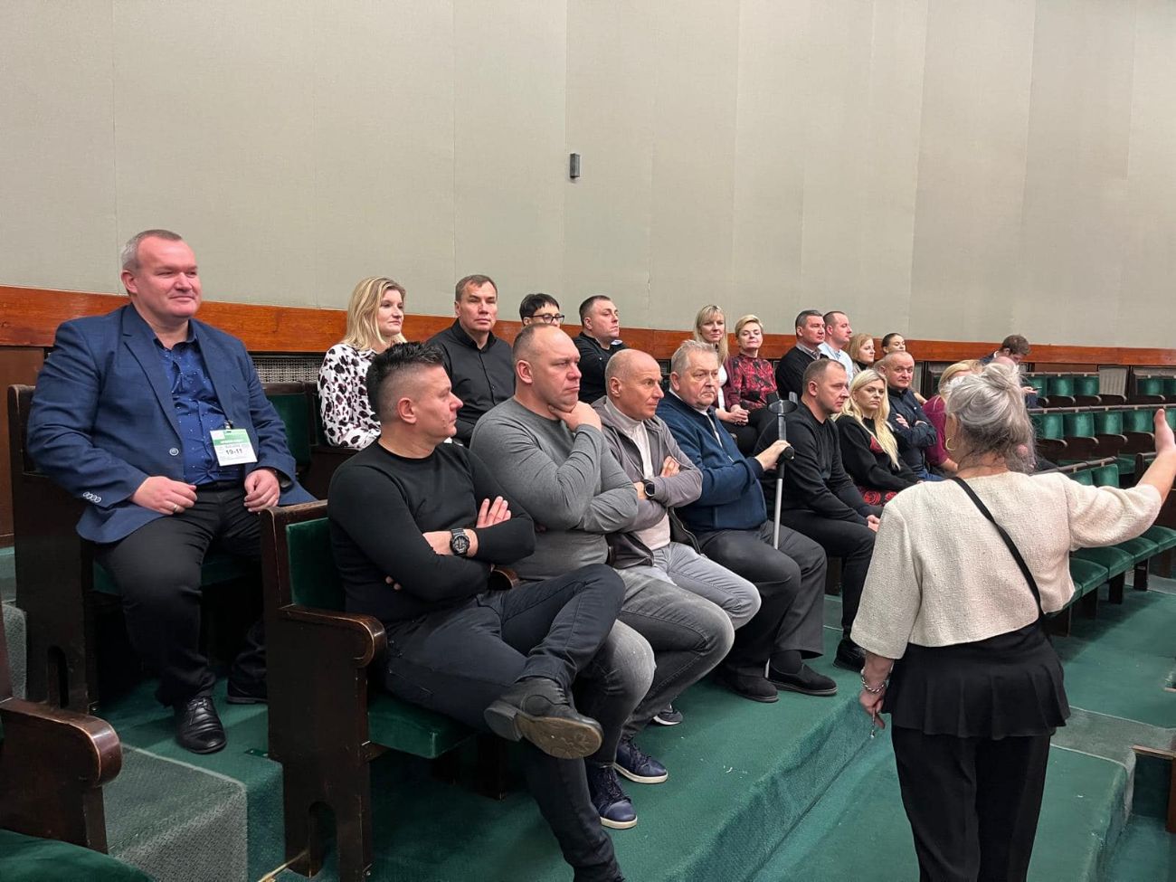 Mundurowi na wycieczce. Policjanci zwiedzili Sejm