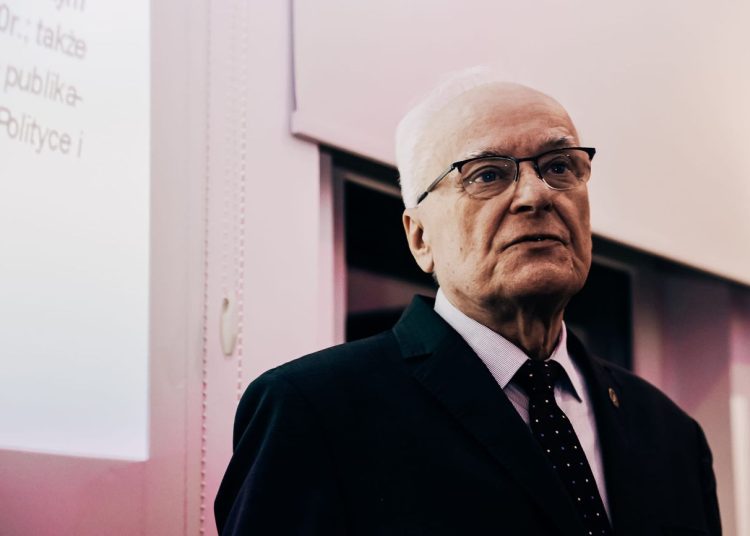 Profesor przybliżył historię obozu