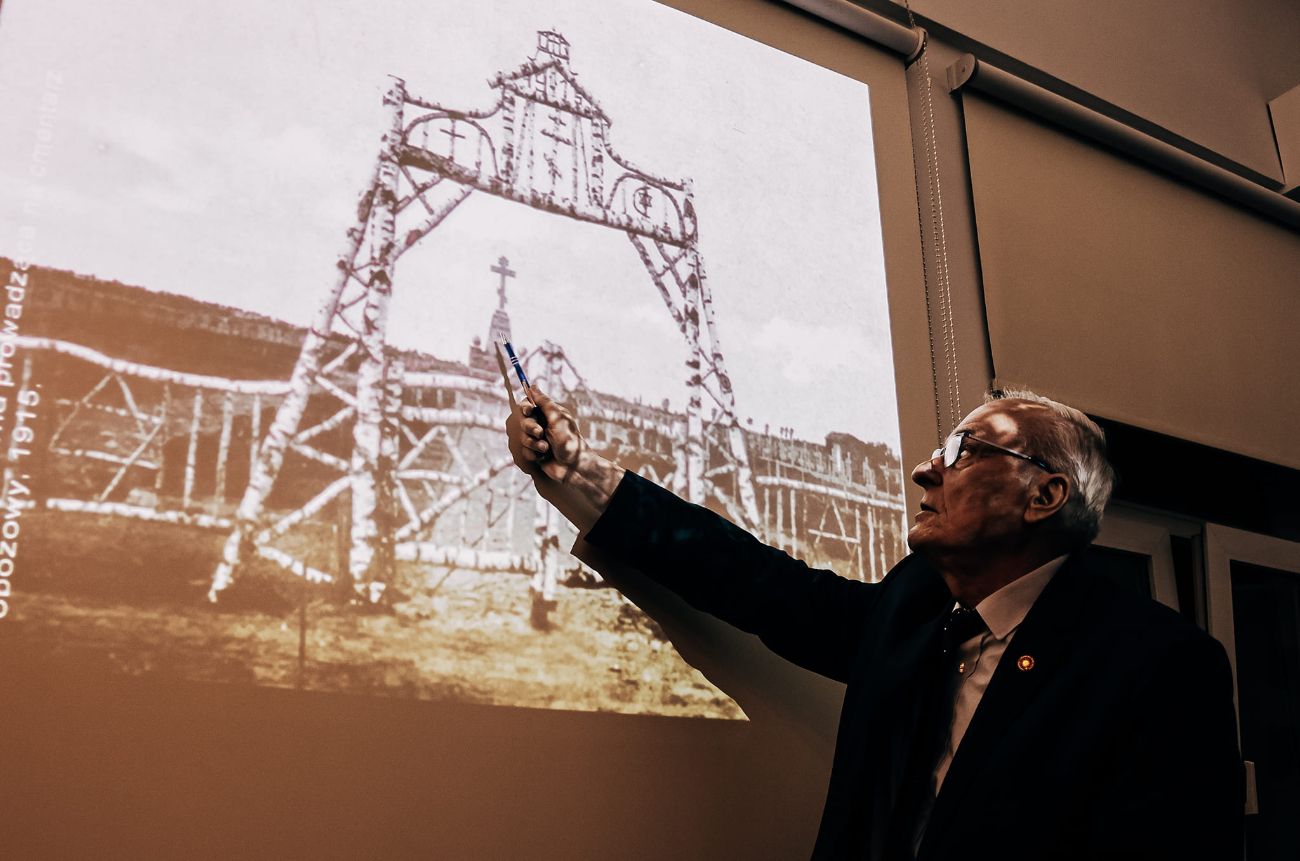 Profesor przybliżył historię obozu